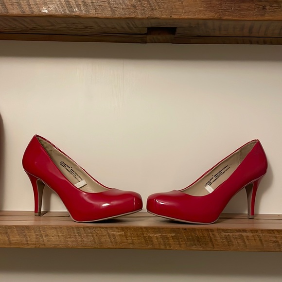 Mossimo red heels, size 9. Heels are 3 1/2". - Picture 4 of 7